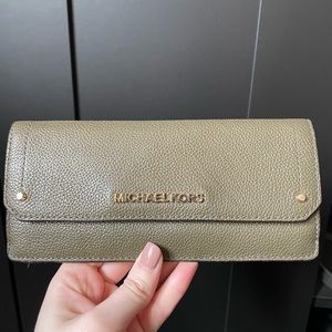Michael kors wallet